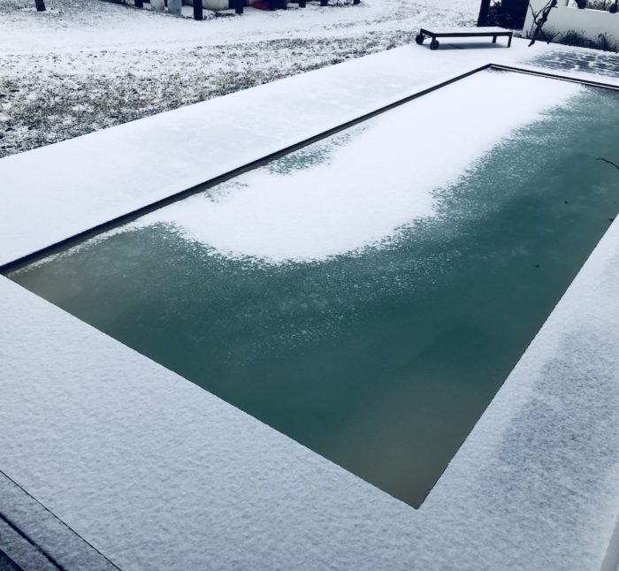 Môže ostať bazén cez zimu napustený?